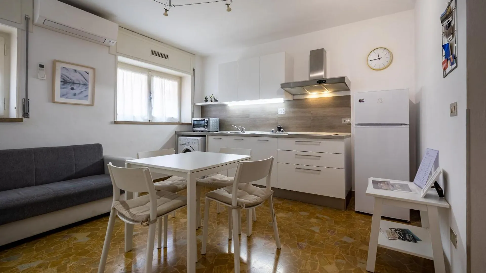 White House Studio In Vicenza 0*,  Italy
