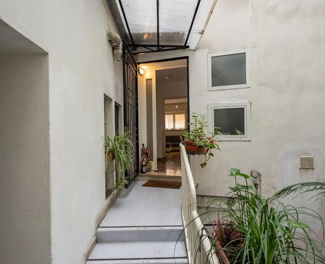White House Studio In Vicenza 0*,  Italy