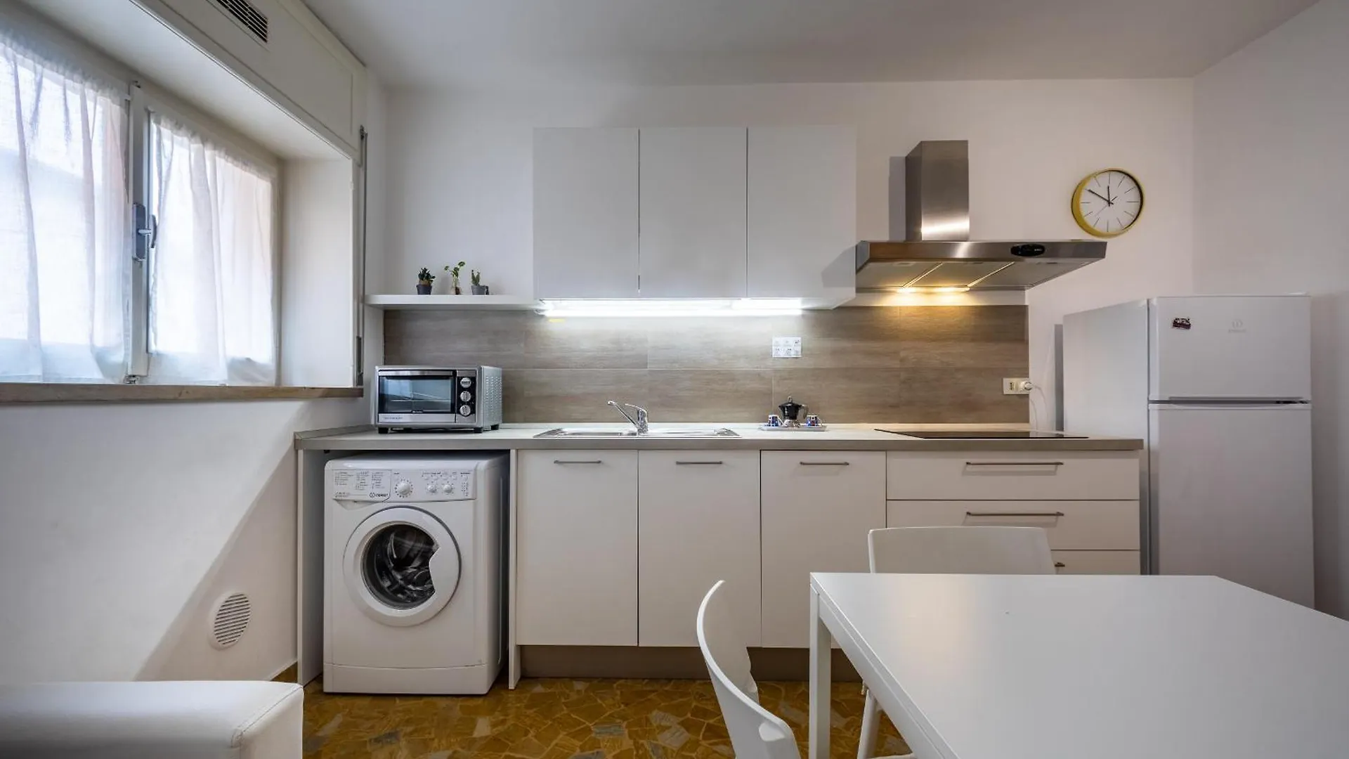 White House Studio In Vicenza 0*,  Italien